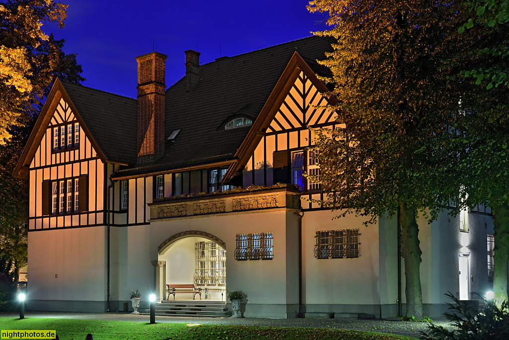 Berlin Schmargendorf Landhaus Jugendstilvilla erbaut 20er Jahre in der Landecker Strasse. Veranstaltungsort der Weberbank