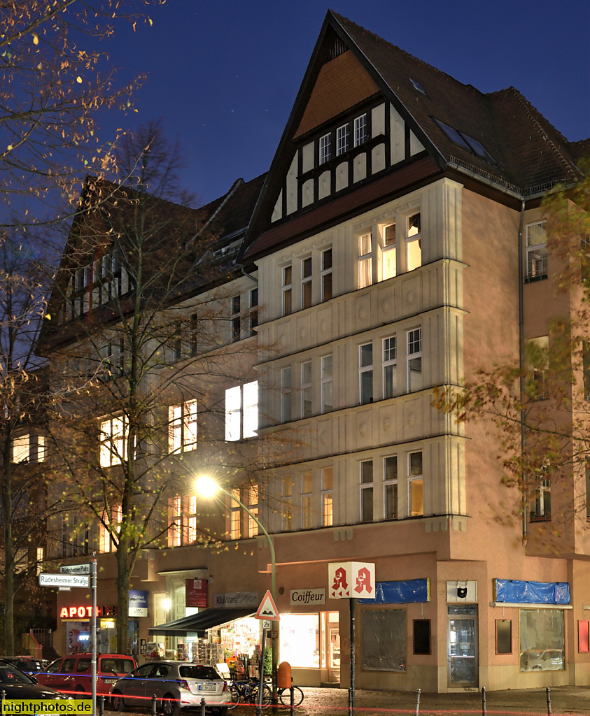 Berlin Wilmersdorf Mietshaus erbaut 1912 mit Fassade von Paul Jatzow. Rüdesheimer Platz Ecke Rüdesheimer Strasse 9