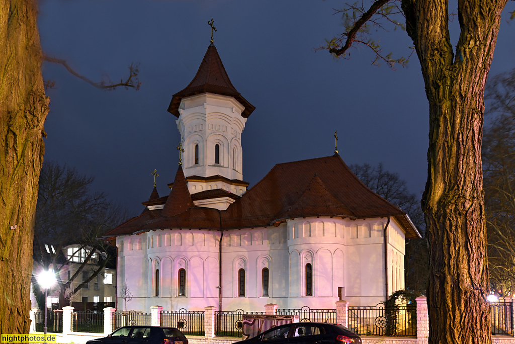 Berlin Westend Rumänisch-Orthodoxe Kirche 'Die Heiligen Erzengel Mihail und  Gavriil' erbaut 2006 von Gheorghe Bratiloveanu an der Heerstrasse