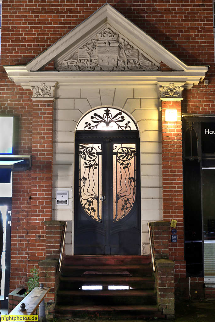 Berlin Lichterfelde übergiebeltes Portal Knesebeckstrasse 10