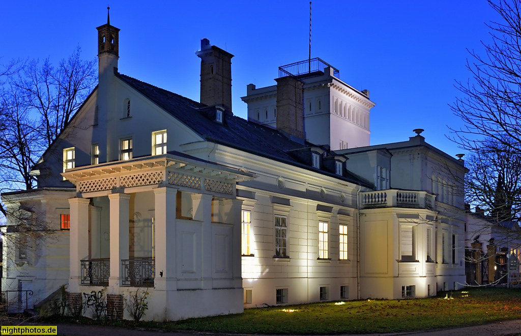 Berlin Marienfelde Bundesinstitut für Risikobewertung erbaut als Gutshaus Marienfelde 1832 von Julius Hornitz. Erweiternder Umbau 1859 für Adolf Kiepert