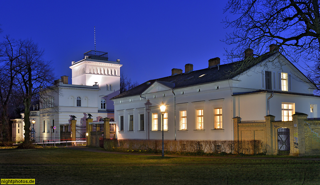 Berlin Marienfelde Bundesinstitut für Risikobewertung erbaut als Gutshaus Marienfelde 1832 von Julius Hornitz. Erweiternder Umbau 1859. Inspektorenhaus erbaut 1889