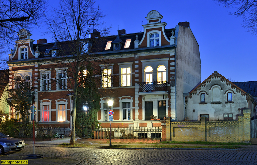 Berlin Marienfelde Mietshaus erbaut 1901 von Zimmermannsmeister E Eichelkraut und Johannes Quick für Ferdinand Luecke am Dorfteich Alt-Marienfelde 26