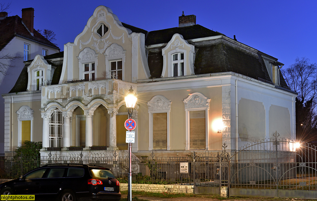 Berlin Marienfelde Villa erbaut 1840 als Bauernhaus mit Stall. Umbau zur Villa im Rokoko und Zopfstil für Bauerngutsbesitzer Fritz Petsch 1907 von Johann Quick Alt-Marienfelde 25