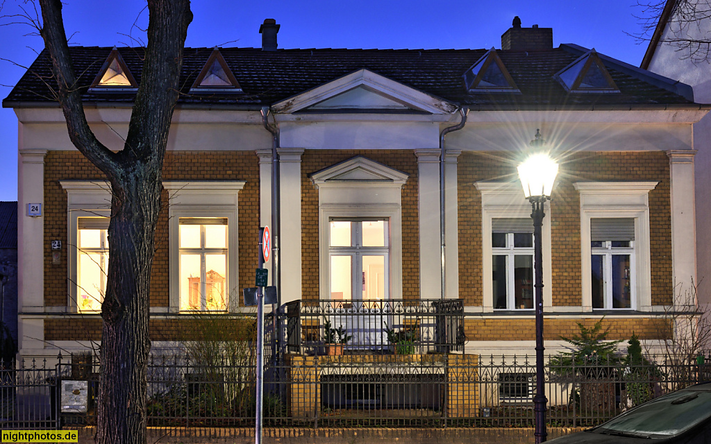 Berlin Marienfelde Bauernhaus erbaut 1892 von Zimmermannsmeister E Eichelkraut und Baufirma Otto Wuthe für Bauerngutsbesitzer und Ortsvorsteher Zernick. Alt-Marienfelde 24