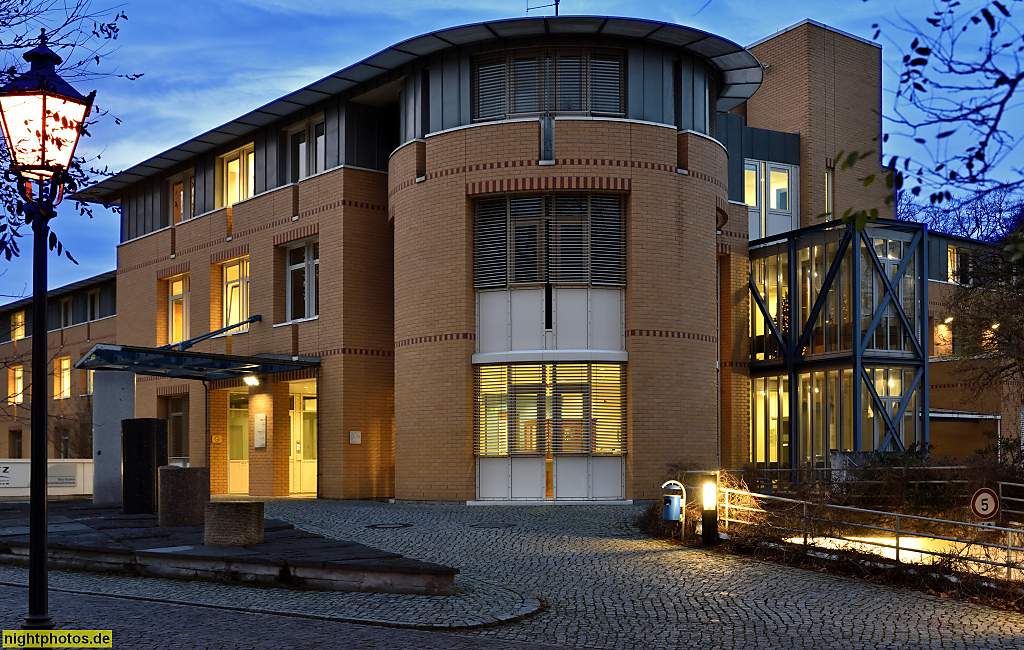 Potsdam Wissenschaftspark Albert Einstein. Helmholtz-Zentrum. Deutsches Geoforschungszentrum Haus G am Adolf-Schmidt-Weg erbaut 1998 von APF Architektenpartner Frankfurt