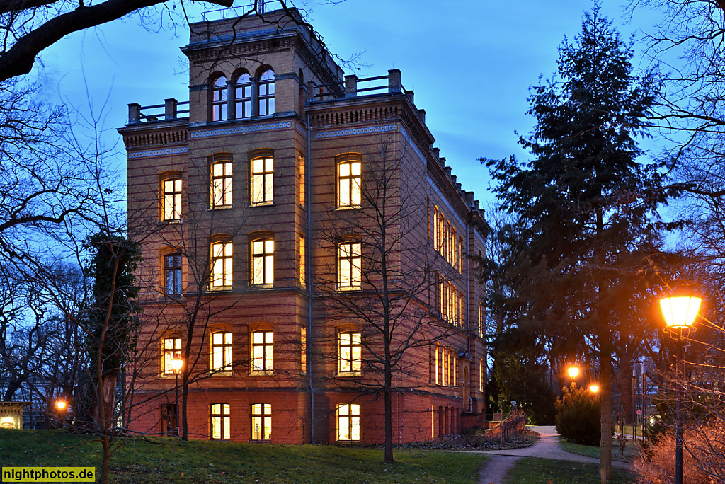 Potsdam Wissenschaftspark Albert Einstein. Potsdam-Institut für Klimafolgenforschung (PIK). Deutscher Wetterdienst (DWD). Haus A62. Süring-Haus erbaut 1890-1893 von Paul Spieker