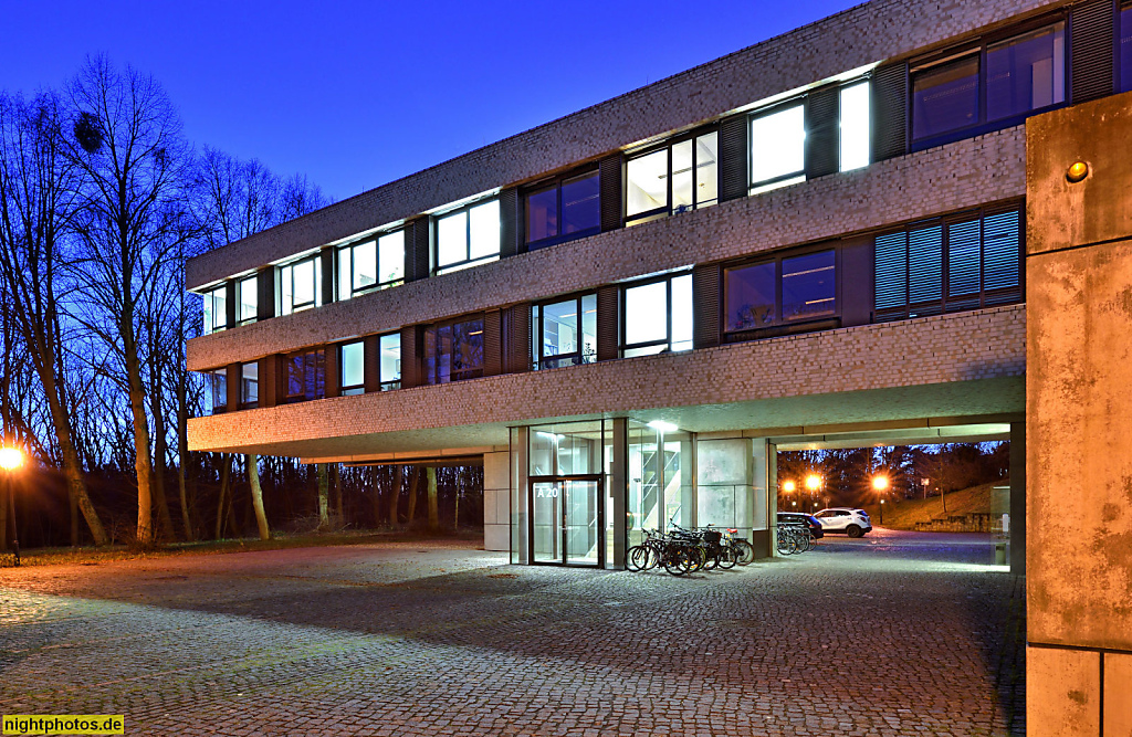 Potsdam Wissenschaftspark Albert Einstein. Helmholtz-Zentrum. Deutsches Geoforschungszentrum. Rechenzentrum. Haus A20