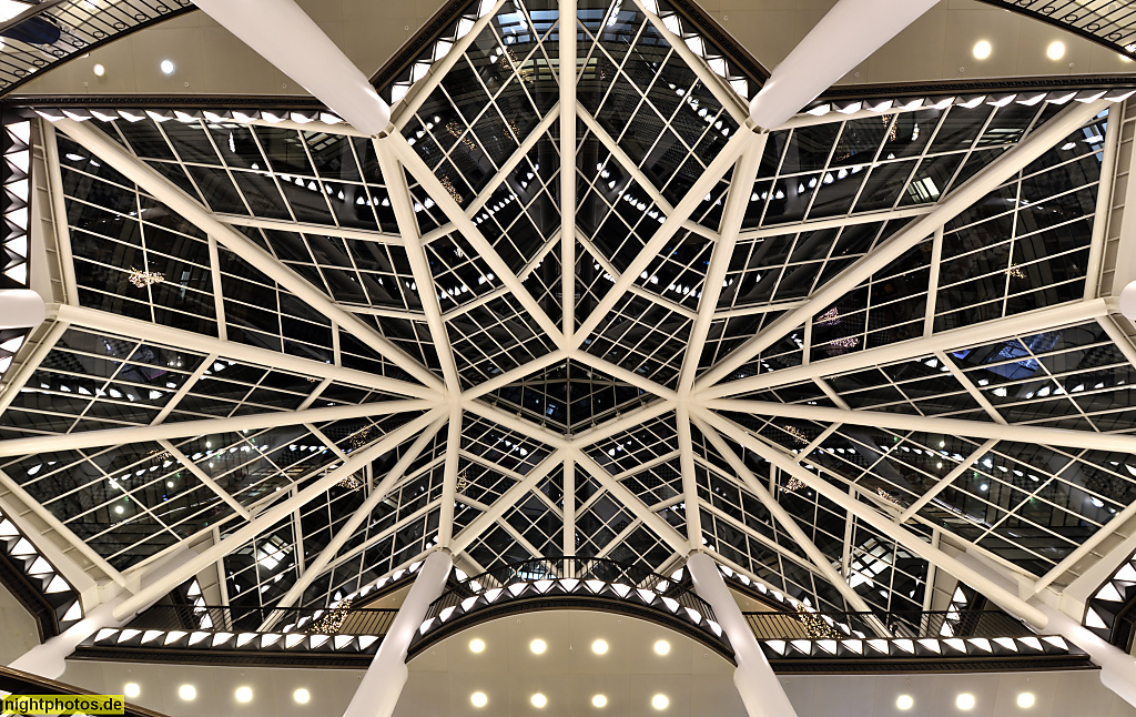 Berlin Mitte Quartier 206 Friedrichstadtpassage. Shopping Mall. Architekt Henry N Cobb. Eröffnet 1997. Friedrichstrasse 71-74. Lichthof