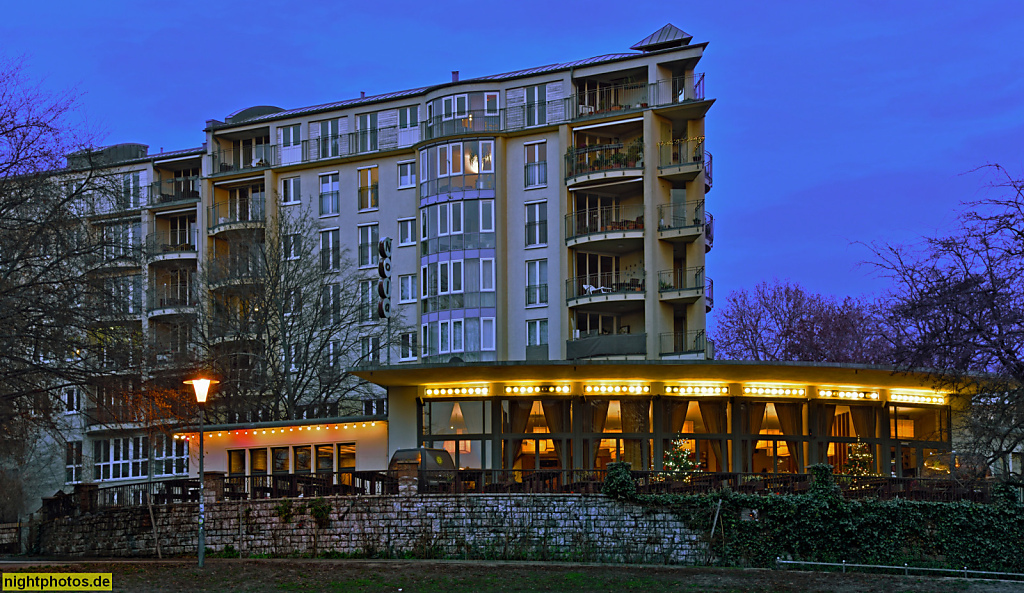 Berlin Mitte Restaurant Nola's erbaut 1957-1958 als Café am Weinberg von Hans Jährig und Max Kowohl im Volkspark am Weinberg