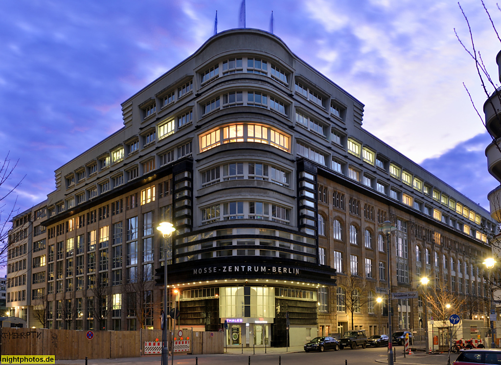 Berlin Mitte Mossehaus erbaut 1901-1903 von Cremer und Wolffenstein. Umbau 1921-1923 von Erich Mendelsohn. 1992-1995 Nachbau zum Mosse-Zentrum von Dieter Schneider