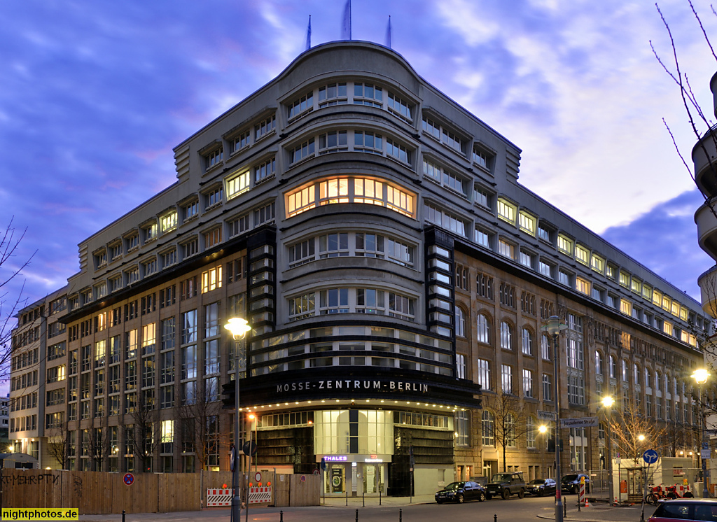 Berlin Mitte Mossehaus erbaut 1901-1903 von Cremer und Wolffenstein. Umbau 1921-1923 von Erich Mendelsohn. 1992-1995 Nachbau zum Mosse-Zentrum von Dieter Schneider
