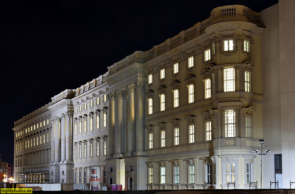 Berlin Mitte Humboldt Forum. Rekonstruktion von Architekt Franco Stella 2020. Erbaut als Berliner Schloss von Andreas Schlüter 1698-1713. Südfassade. Bauphase