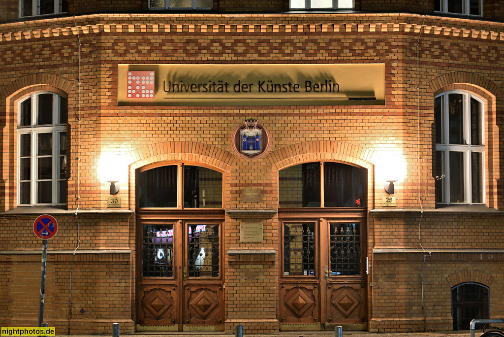 Berlin Charlottenburg Universität der Künste. Erbaut 1893 von Peters als 5. und 6. Gemeinde-Doppelschule am Mierendorffplatz