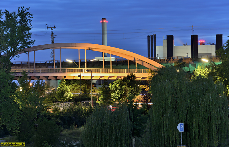 Berlin Moabit. SBahnBrücke S21 als StahlBogenbrücke