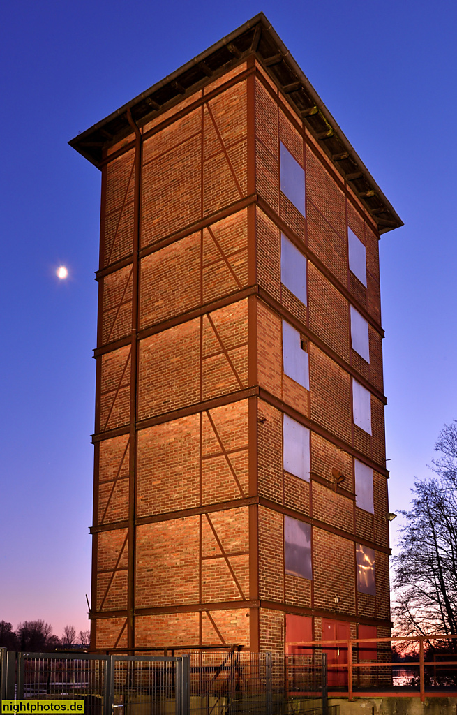 Berlin Spandau Eiswerder ehemaliger Förderturm. Löschturm für Getreideverladung. Erbaut 1938-1940 von Erich Kitzing für Westfälische Transport AG