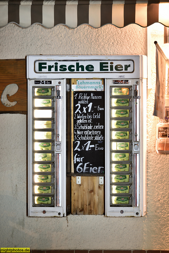 Berlin Marienfelde Café 'Erna und Else' am Dorfkern Alt-Marienfelde mit Eierautomat