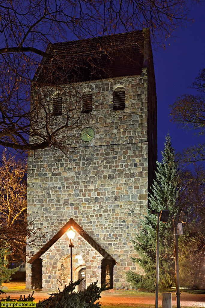 Berlin Marienfelde Dorfkirche erbaut 1229 als spätromanische Feldsteinkirche. Älteste bekannte Dorfkirche Berlins