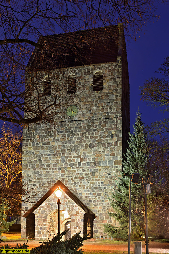 Berlin Marienfelde Dorfkirche erbaut 1229 als spätromanische Feldsteinkirche. Älteste bekannte Dorfkirche Berlins