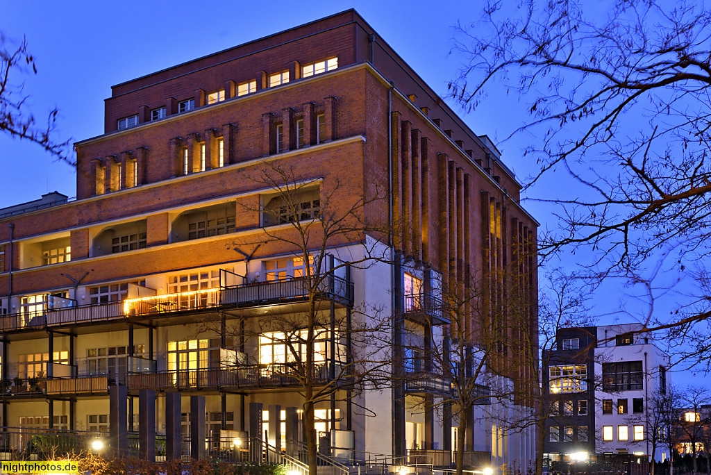 Berlin Stralau Wohngebäude. Erbaut 1929-1930 von Bruno Buch als Flaschenturm der ehemaligen Engelhardt-Brauerei. Umbau Wohnraum 2007 von Mars Architekten