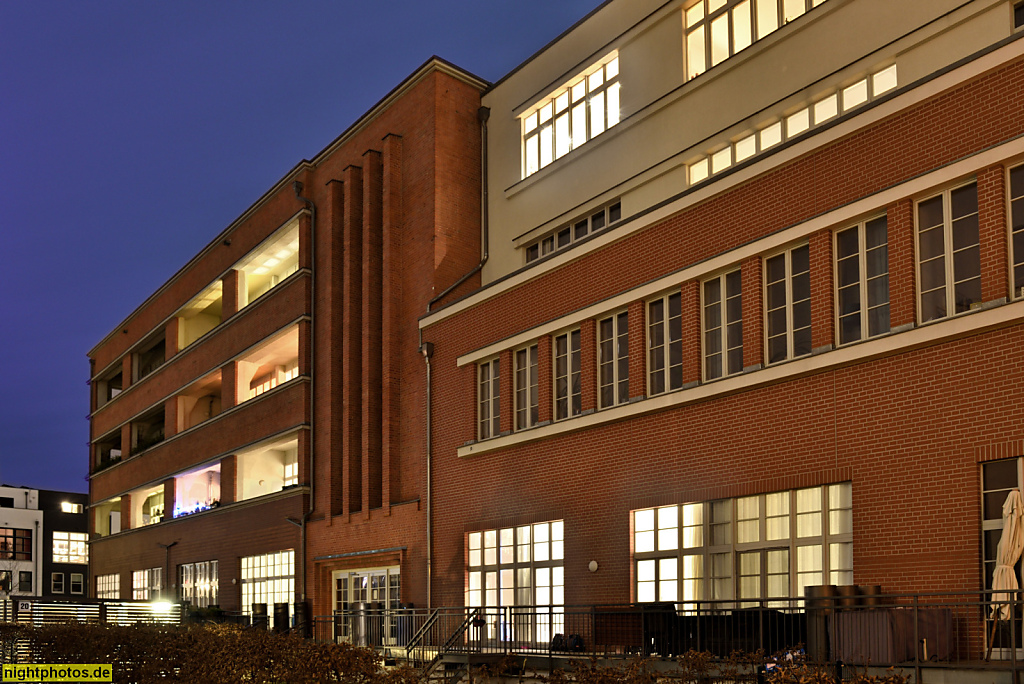Berlin Stralau Wohngebäude. Erbaut 1929-1930 von Bruno Buch als Flaschenturm der ehemaligen Engelhardt-Brauerei. Umbau Wohnraum 2007 von Mars Architekten