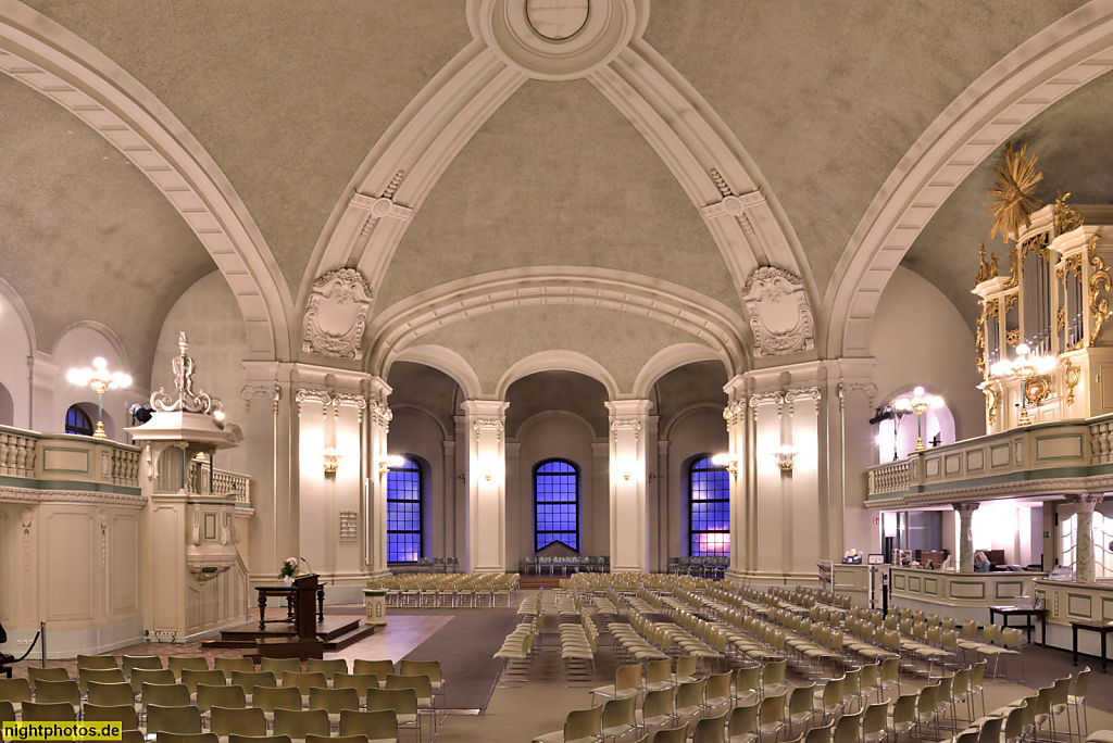 Berlin Mitte Französische Friedrichstadtkirche erbaut 1701-1705 von Jean Louis Cayart und Abraham Quesnay für die Hugenottengemeinde