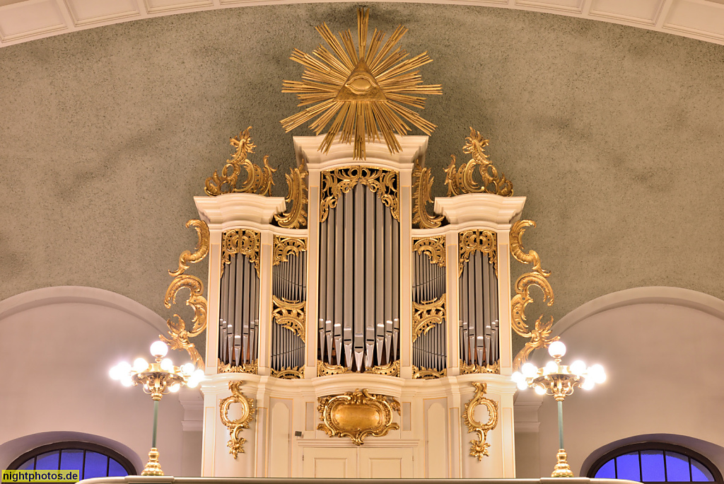 Berlin Mitte Französische Friedrichstadtkirche erbaut 1701-1705 von Jean Louis Cayart und Abraham Quesnay für die Hugenottengemeinde