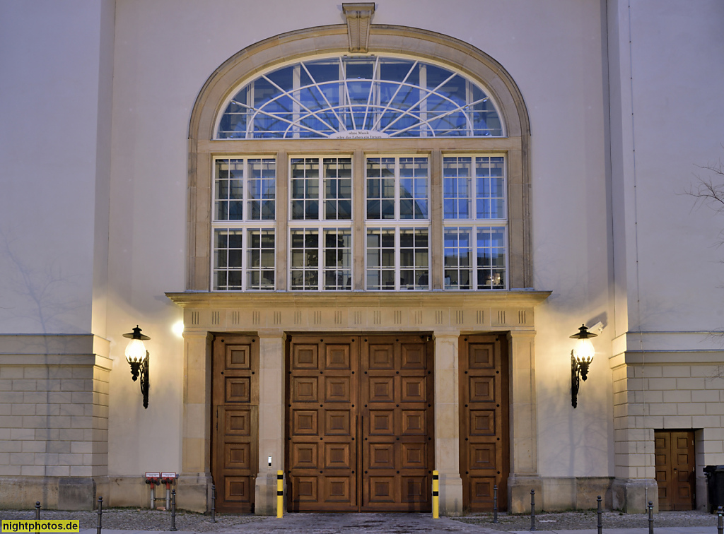 Berlin Mitte Barenboim-Said-Akademie mit Pierre Boulez Saal erbaut 1952-1954 von Richard Paulick als Kulissenlager Lindenoper. Umbau Musikhochschule 2014-2017 von Frank Gehry und HG Merz