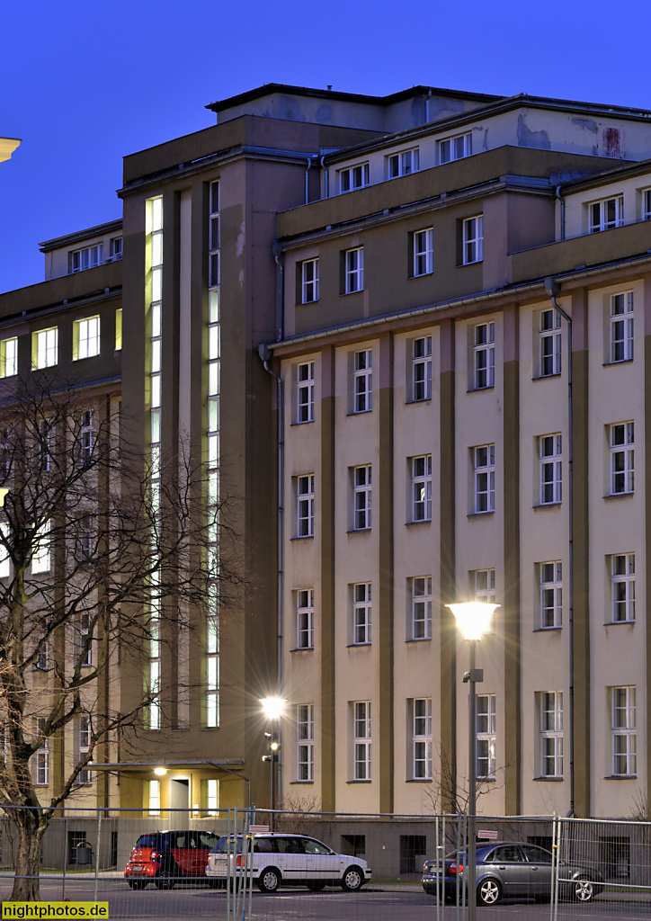 Berlin Charlottenburg ehemaliges Heereswaffenamt Jebensstrasse erbaut 1928-1929 von Karl Gallwitz und Gottlieb Lenzen. Erweiterung 1936-1937 von Klar und Finck