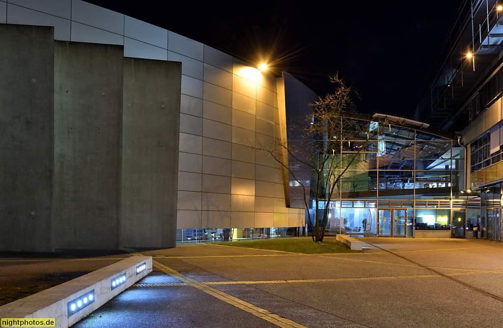 Berlin Adlershof Elektronenspeicherring BESSY II im Helmholtz-Zentrum Berlin für Materialien und Energie. Erbaut 1998 von Brenner und Partner Architekten