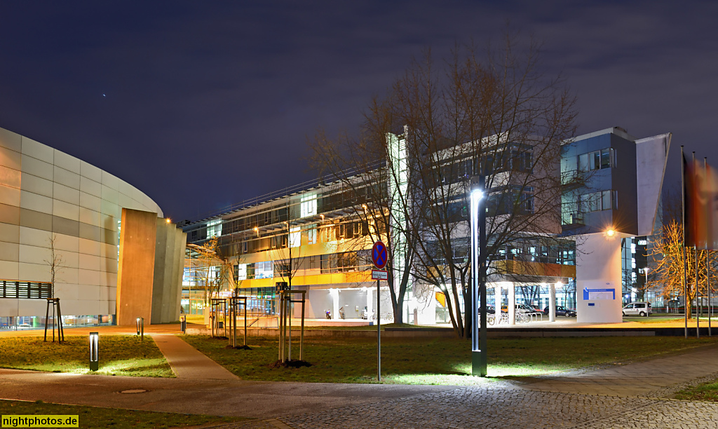 Berlin Adlershof Elektronenspeicherring BESSY II im Helmholtz-Zentrum Berlin für Materialien und Energie. Erbaut 1998 von Brenner und Partner Architekten