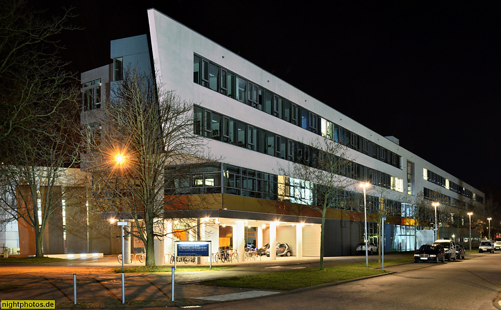 Berlin Adlershof Elektronenspeicherring BESSY II im Helmholtz-Zentrum Berlin für Materialien und Energie. Erbaut 1998 von Brenner und Partner Architekten