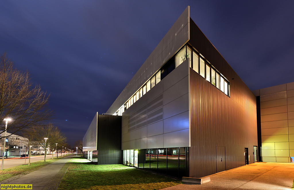 Berlin Adlershof  Energy Materials in-Situ Laboratory am Elektronenspeicherring BESSY II im Helmholtz-Zentrum Berlin für Materialien und Energie. Erbaut 1998 von Brenner und Partner Architekten