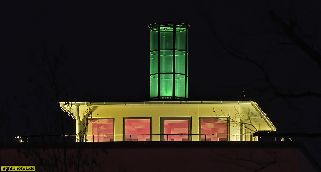 Berlin Adlershof Wista Management Kekulestrasse 2 Turmbau mit Dachterrasse und Lichtsäule