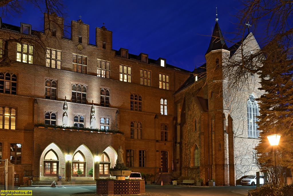 Berlin Mitte St Hedwig Krankenhaus. Haupthaus erbaut 1851-1854 vom Kölner Dombaumeister Vincenz Statz und Baumeister Albert Kinel. Marienkapelle