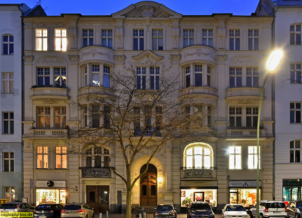 Berlin Charlottenburg Mietshaus mit Ladenlokalen erbaut 1898 von Max Johow in der Rankestrasse für Max Liebing. Stuckfassade Gründerzeit