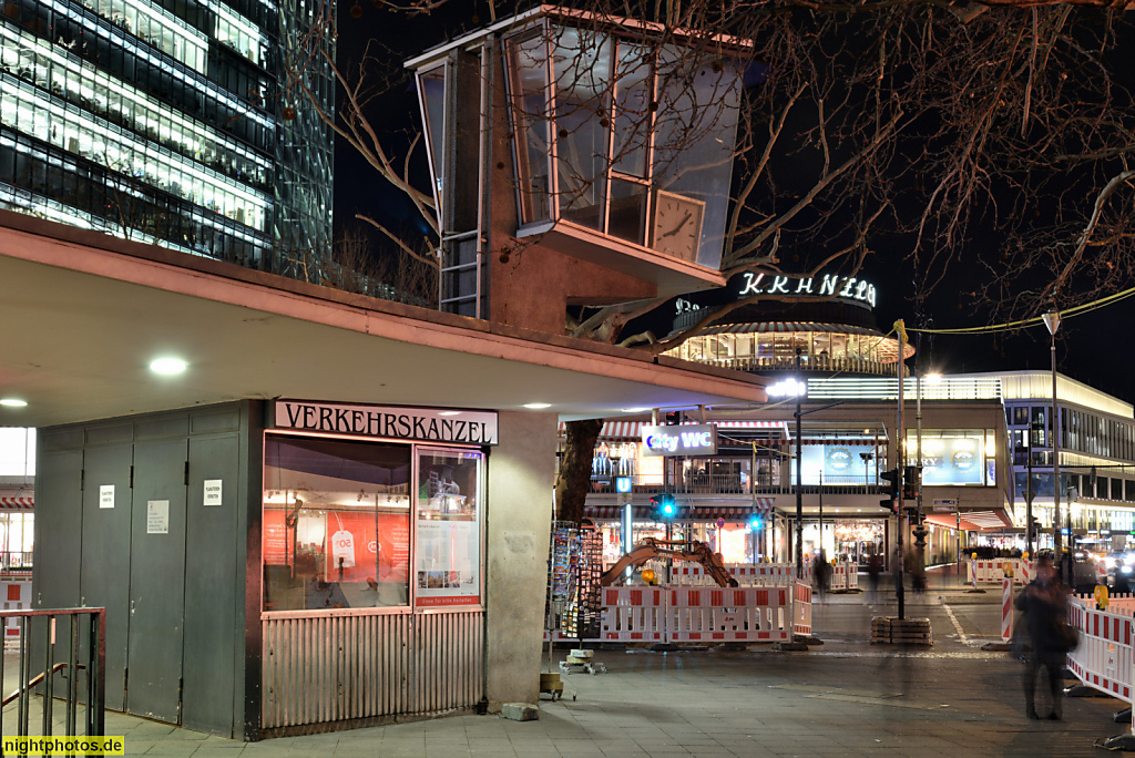 Berlin Charlottenburg Verkehrskanzel mit Kiosk erbaut 1955-1956 von Werner Klenke und Werner Düttmann