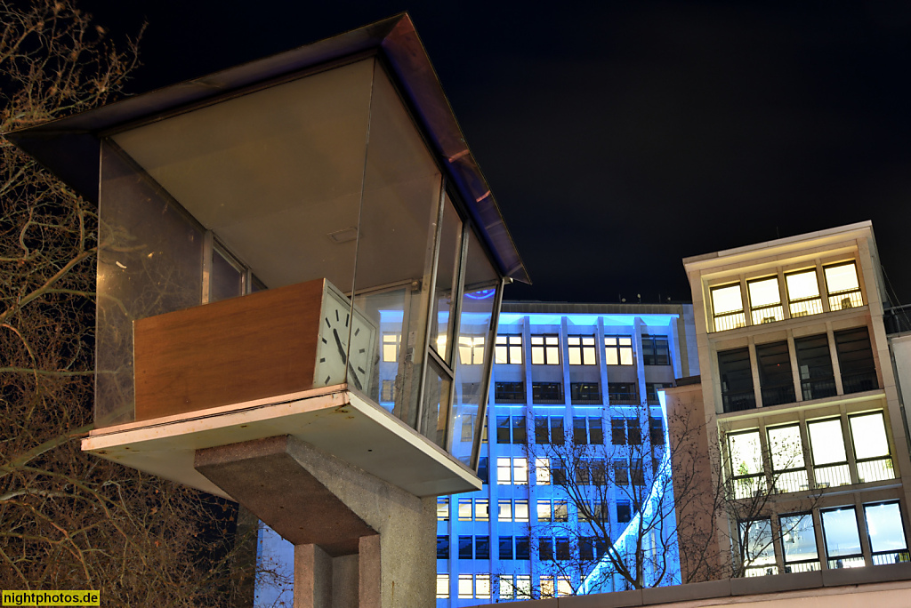 Berlin Charlottenburg Verkehrskanzel mit Kiosk erbaut 1955-1956 von Werner Klenke und Werner Düttmann