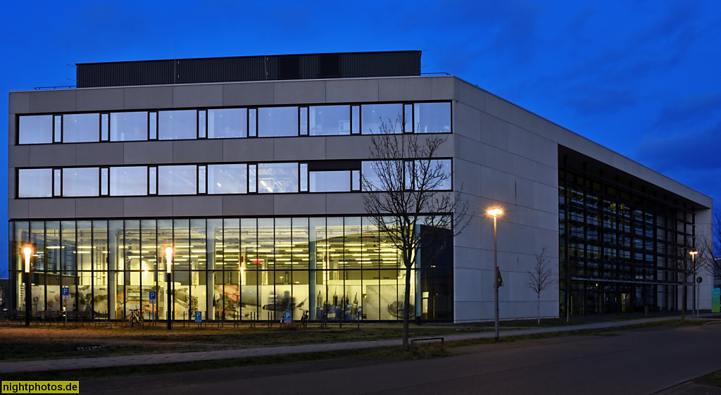 Berlin Adlershof Zentrum für Photovoltaik und Erneuerbare Energien (ZPV) erbaut 2011-2013 von Henn Architekten