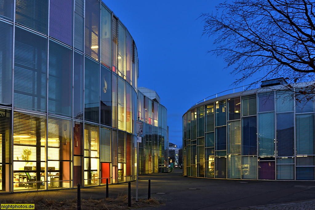 Berlin Adlershof Zentrum für Photonik und Optik ZPO 1 erbaut 1998 von Sauerbruch Hutton Architekten. 'Die Amoebe' in der Carl-Scheele-Strasse 1