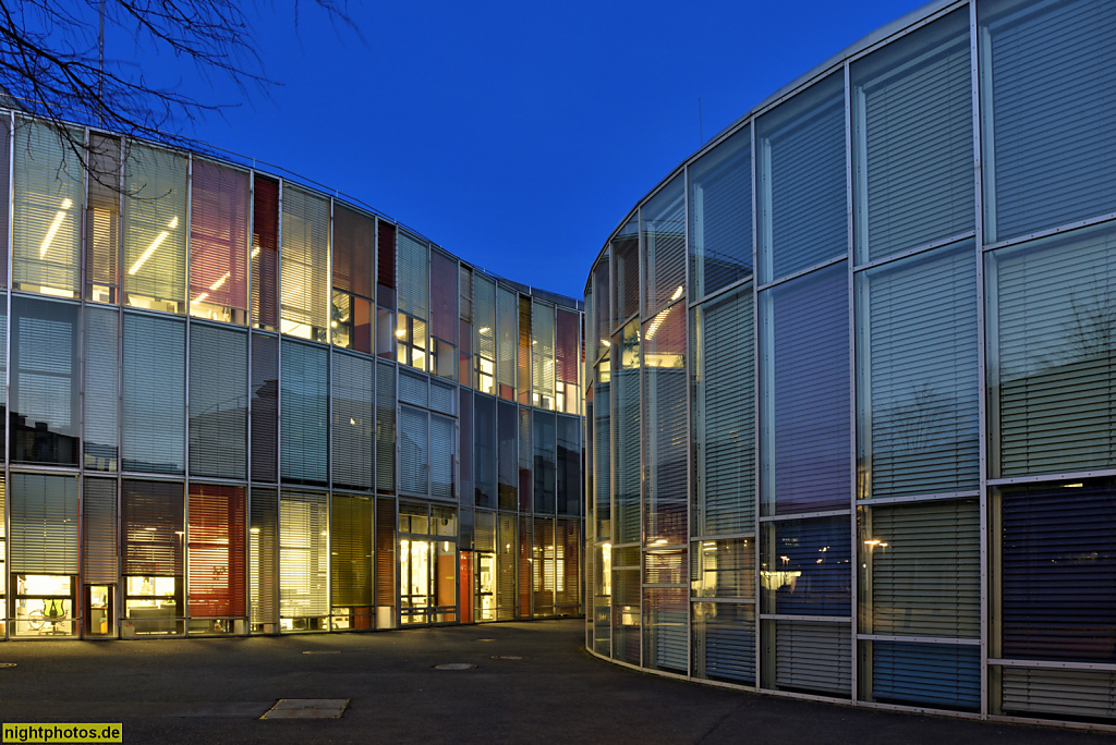 Berlin Adlershof Zentrum für Photonik und Optik ZPO 1 erbaut 1998 von Sauerbruch Hutton Architekten. 'Die Amoebe' in der Carl-Scheele-Strasse 1