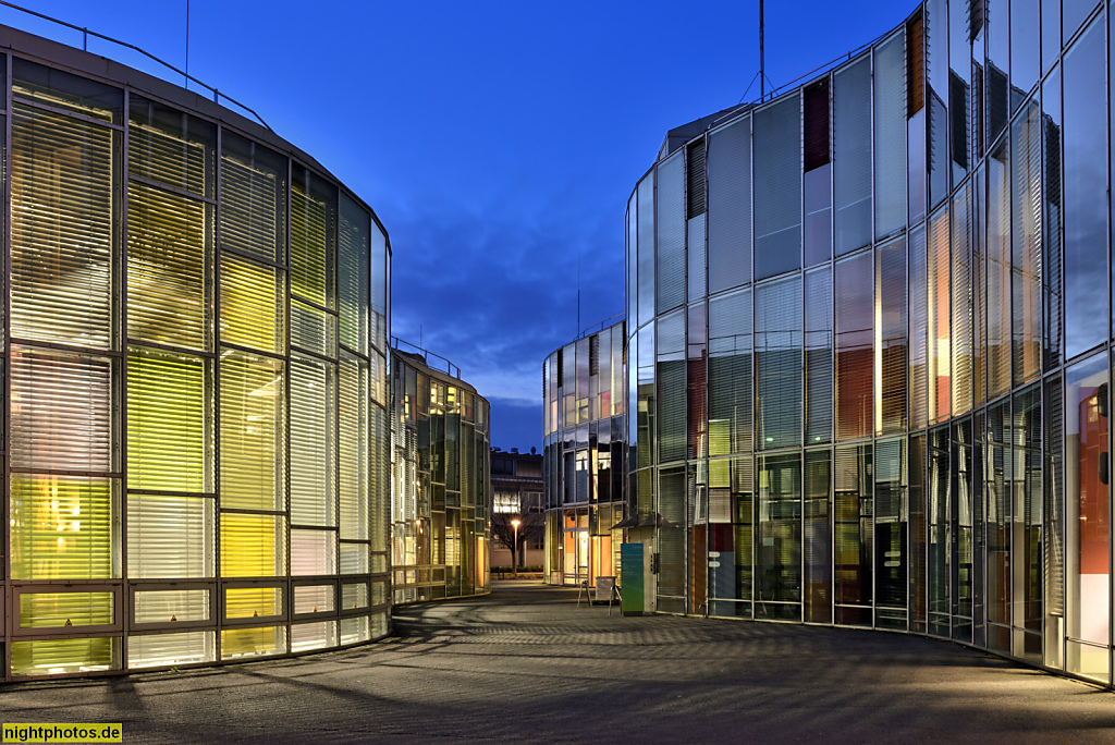 Berlin Adlershof Zentrum für Photonik und Optik ZPO 1 erbaut 1998 von Sauerbruch Hutton Architekten. 'Die Amoebe' in der Carl-Scheele-Strasse 1