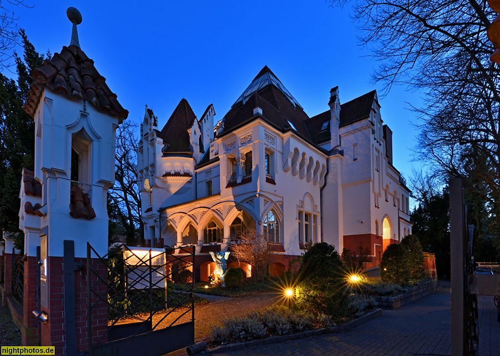 Berlin Grunewald Villa Meyer erbaut 1897-1898 von Arnold Hartmann in gotisierenden Formen in der Toni-Lessler-Strasse