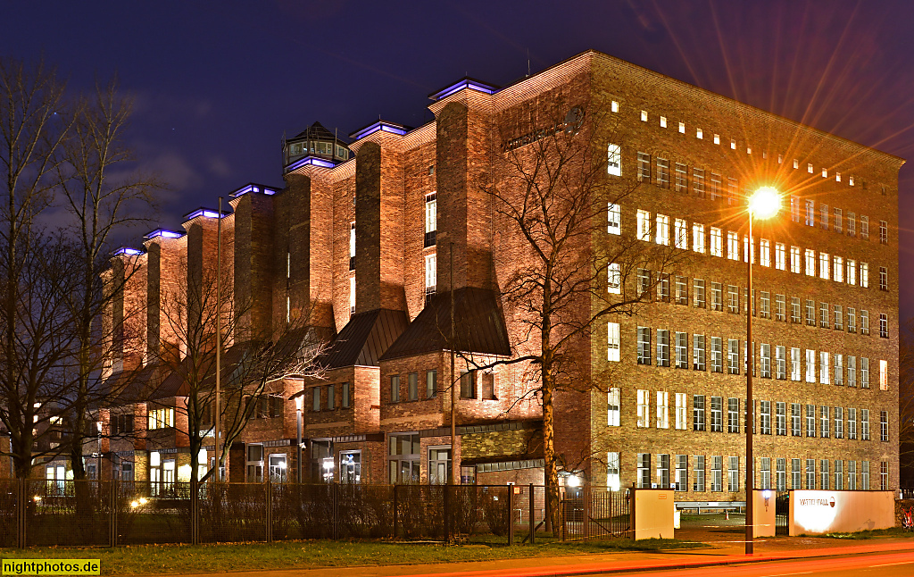 Berlin Wedding Vattenfall Wärme Berlin AG erbaut 1927-1929 von Hans Heinrich Müller als Abspannwerk Scharnhorst. Genutzt bis 1992 in der Sellerstrasse von der BEWAG. Heute Verwaltung