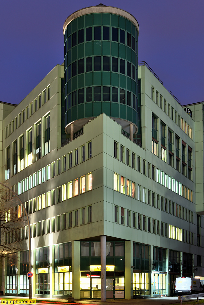 Berlin Tempelhof Greenhouse. Das grüne Haus. Bürogebäude und Künstlerhaus in der Gottlieb-Dunkel-Strasse