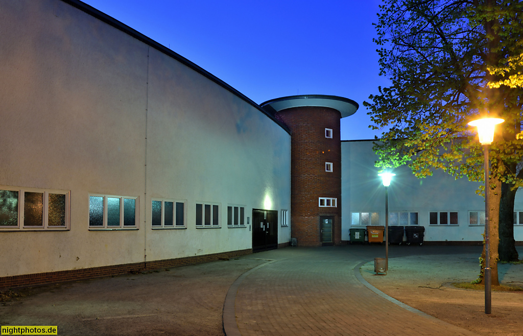 Berlin Lichterfelde Stadion. Erbaut 1926-1929 von Fritz Freymüller. Wiederaufbau 1951. Stadiongebäude. Saniert 2011-2013 durch TSSB Architekten