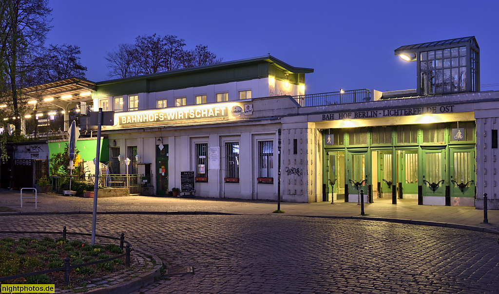 Berlin Lichterfelde S-Bahnhof Lichterfelde Ost. Bahnhof seit 1886. Erbaut 1913-1916 von Karl Cornelius und Alfred Lücking. 1984-1995 ausser Betrieb. Fernbahnhof seit 2006