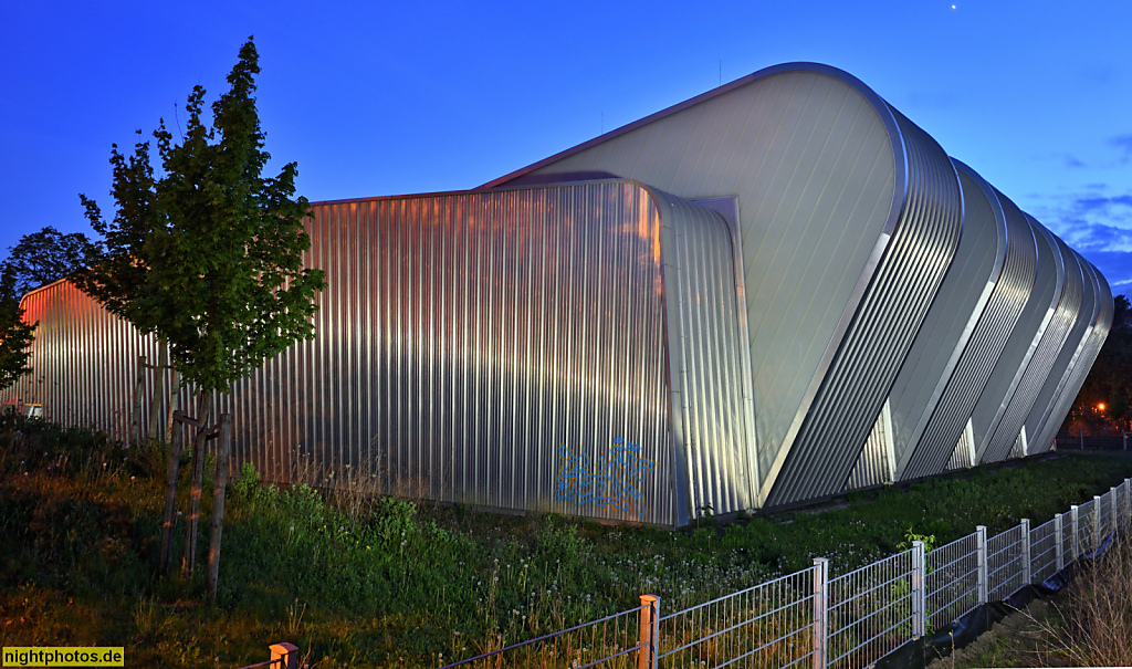 Berlin Marienfelde Dreifeld-Sporthalle Baussnernweg erbaut 2010-2013 von Alten Architekten GmbH. Hauptnutzer TSV Marienfelde 1890 e.V.