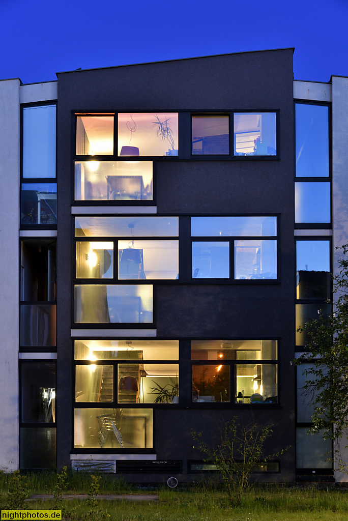 Berlin Zehlendorf Studentendorf Schlachtensee erbaut 1957-1959 und 1962-1964 v Hermann Fehling Daniel Gogel und Peter Pfannkuch. Sanierung 2013 v Autzen und Reimers. Wohnhaus Haus 8