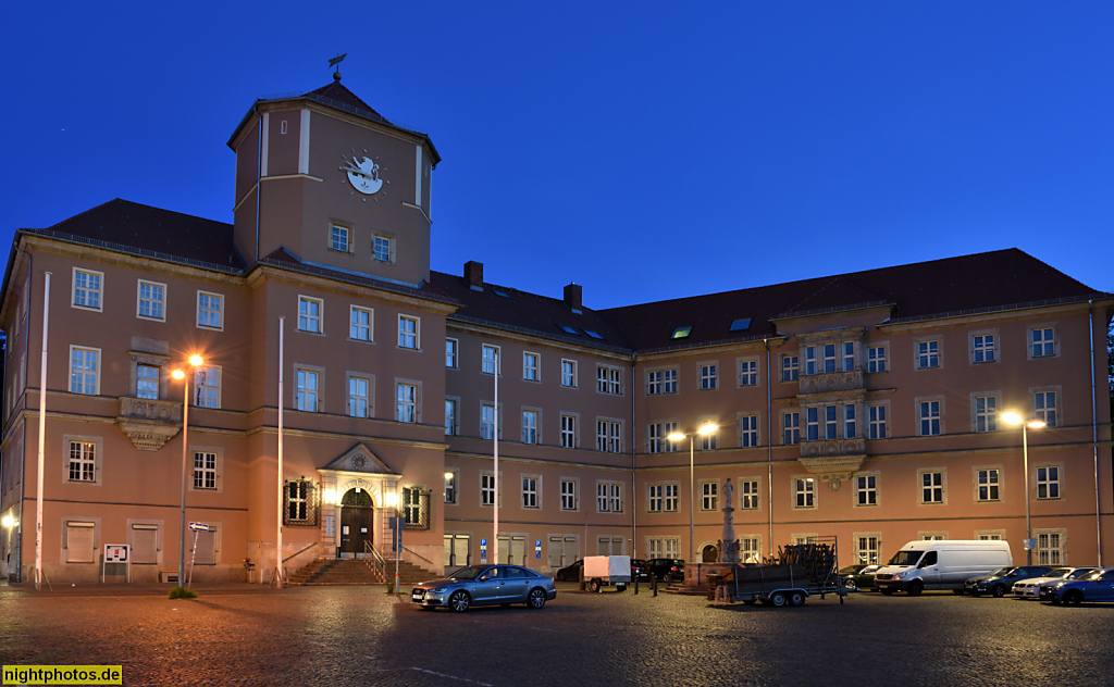 Berlin Lankwitz. Sozialamt Steglitz erbaut als Rathaus Lankwitz 1910-1912 von den Brüdern Ratz mit 'Vier-Winde-Brunnen' erbaut 1910-1912 von Hinrichsen und Isenbeck